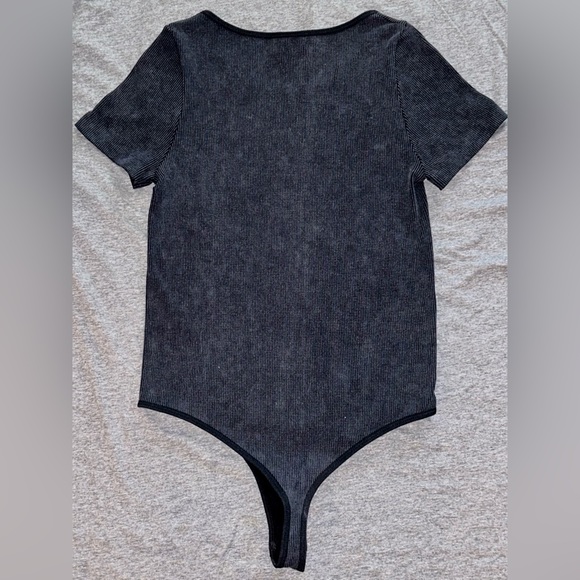 NWOT SS Gray Bodycon Rib Bodysuit. *Sugar Moon/Sz. L/XL. - Picture 4 of 9